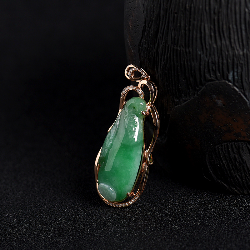 糯种豆绿翡翠福从天降吊坠 - 红掌柜