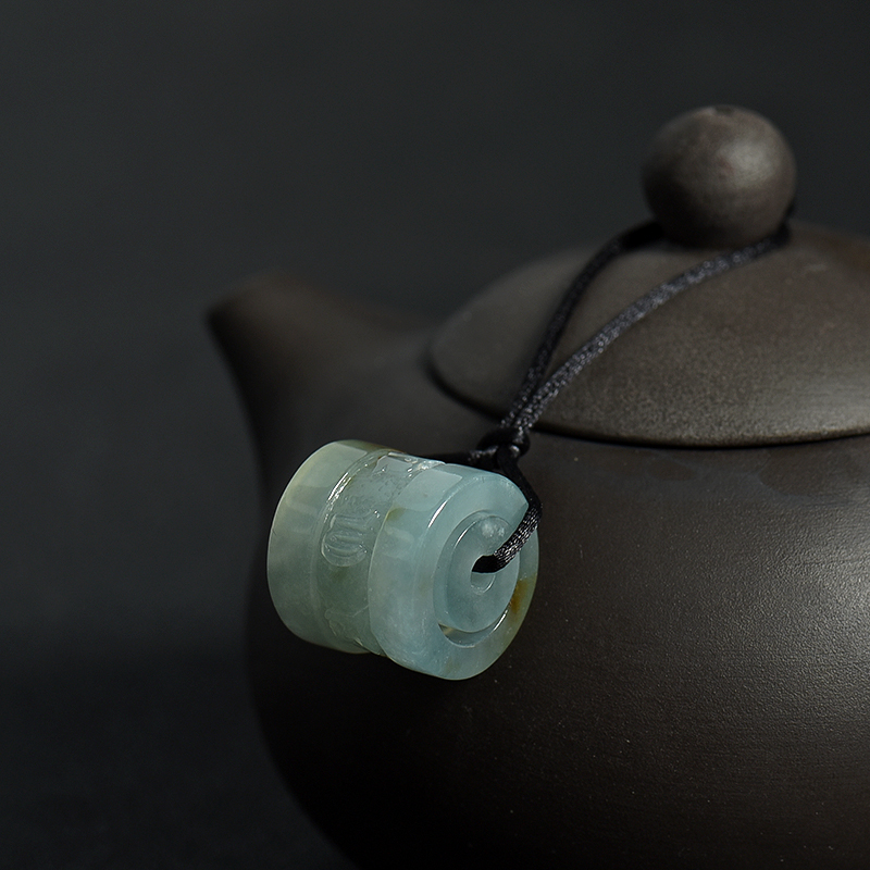 翡翠六字真言路路通吊坠-红掌柜