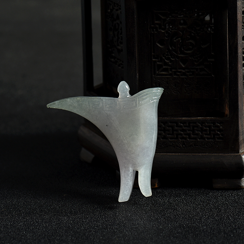 糯冰种晴水翡翠摆件-红掌柜