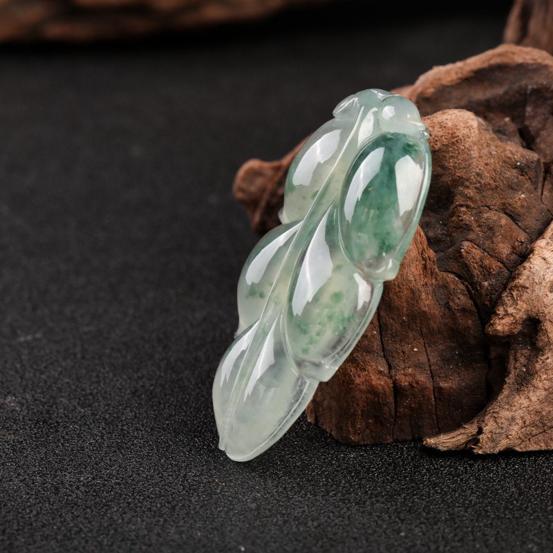 糯冰种翡翠金枝玉叶吊坠-红掌柜