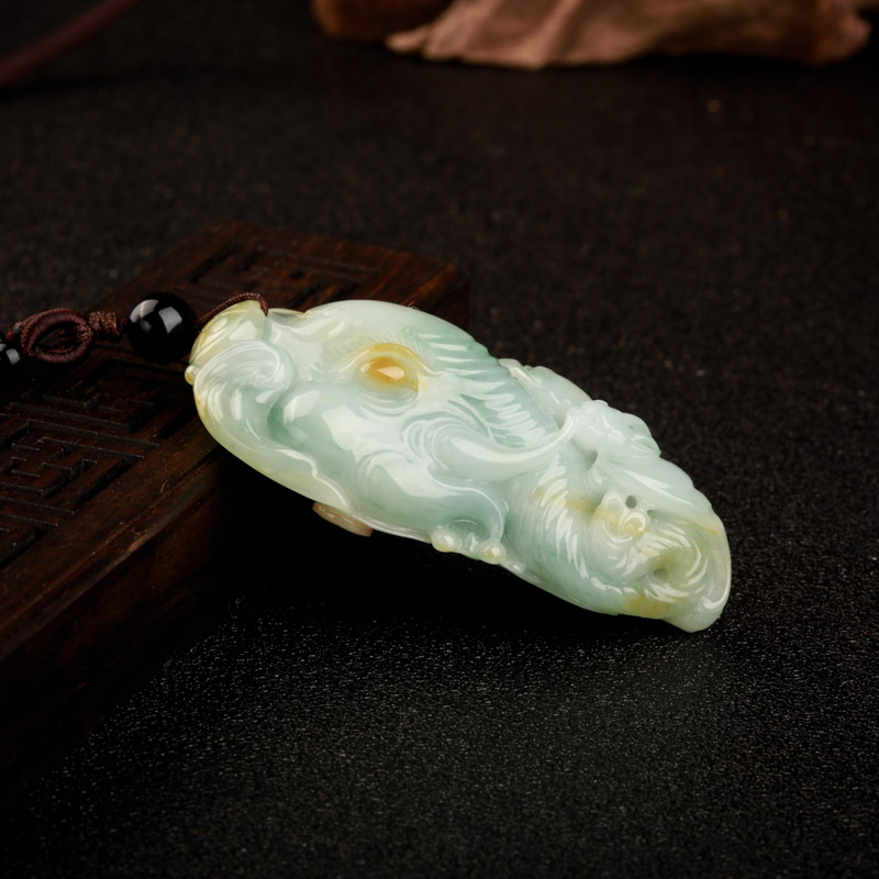 糯种俏色翡翠吉人天相吊坠-红掌柜