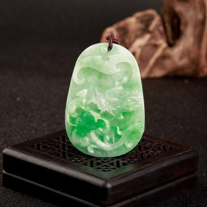 天然缅甸豆种飘翠翡翠龙牌吊坠-红掌柜