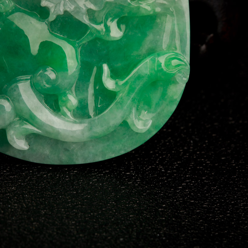 翡翠龙牌吊坠-红掌柜