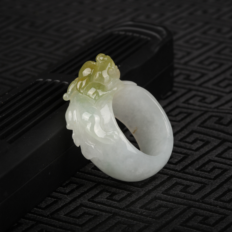 天然糯冰种俏色翡翠貔貅戒指-红掌柜