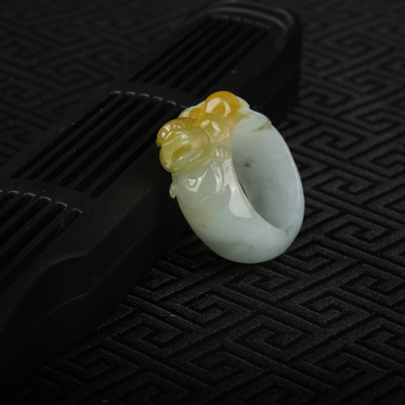 天然糯冰种俏色翡翠貔貅戒指-红掌柜