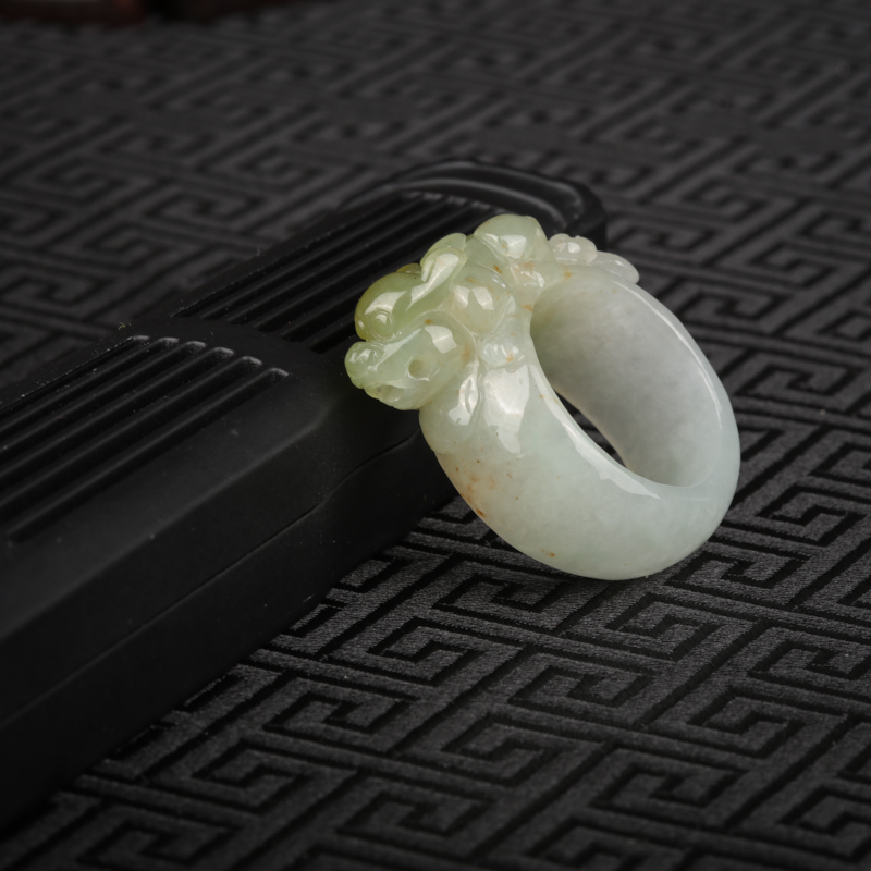 天然糯冰种俏色翡翠貔貅戒指-红掌柜