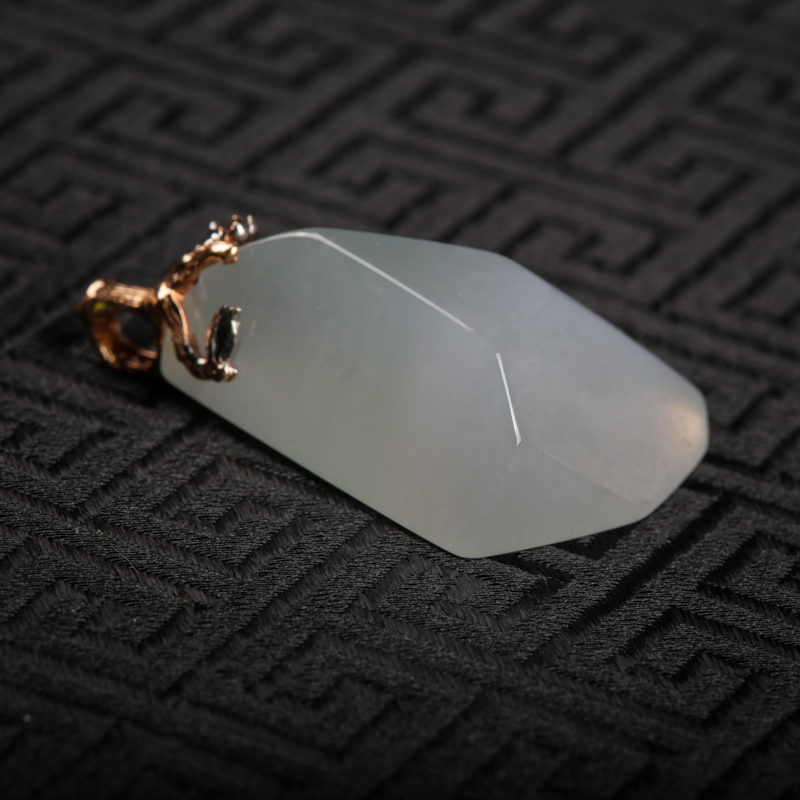 天然翡翠随形吊坠-红掌柜