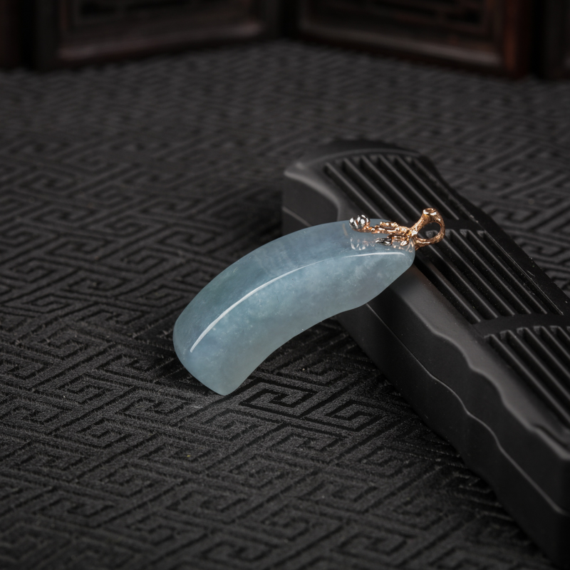 翡翠随形吊坠-红掌柜