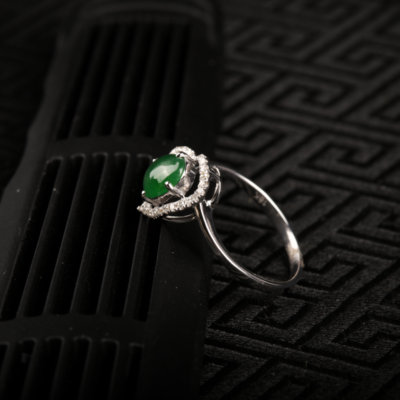 糯冰种翠绿翡翠-红掌柜