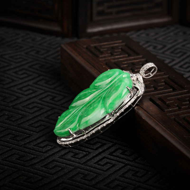 翠绿翡翠金枝玉叶吊坠-红掌柜