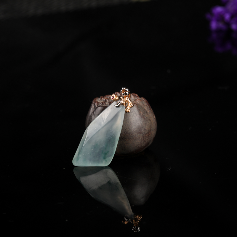 缅甸天然A货糯冰种飘花翡翠随形吊坠-红掌柜