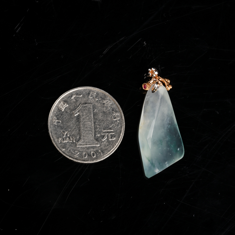 缅甸糯冰种飘花翡翠随形吊坠-红掌柜