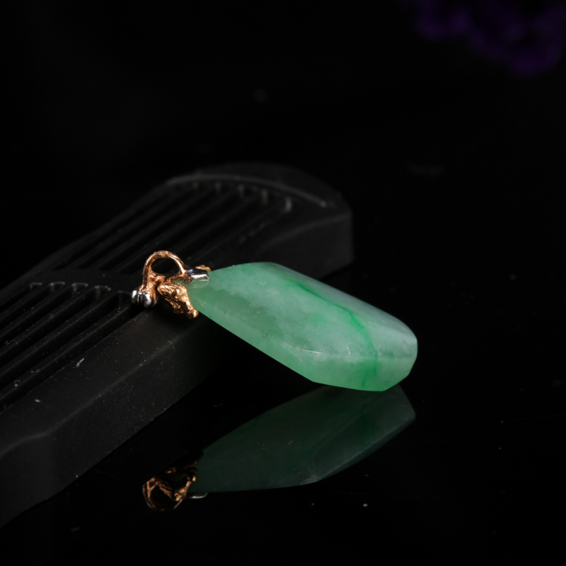 糯冰种翡翠吊坠-红掌柜