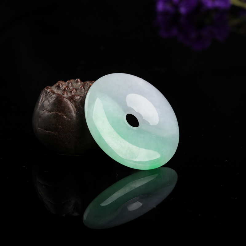 豆种春带彩翡翠吊坠-红掌柜