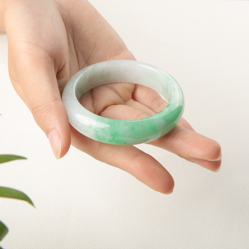 天然豆种飘翠翡翠手镯-红掌柜