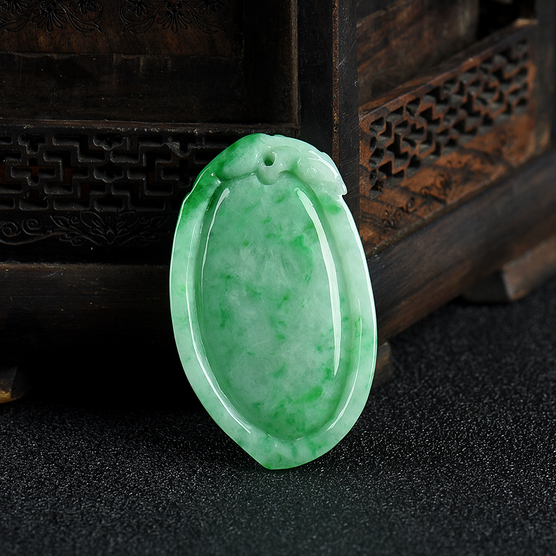 缅甸天然豆种翠绿翡翠福瓜吊坠-红掌柜