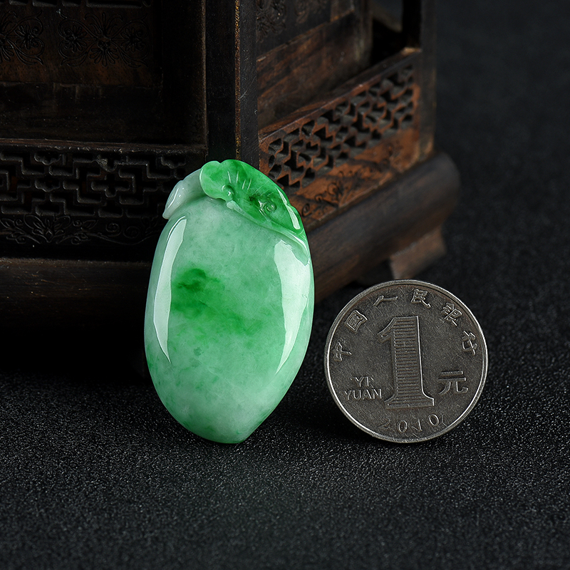 天然豆种翠绿翡翠福瓜吊坠-红掌柜