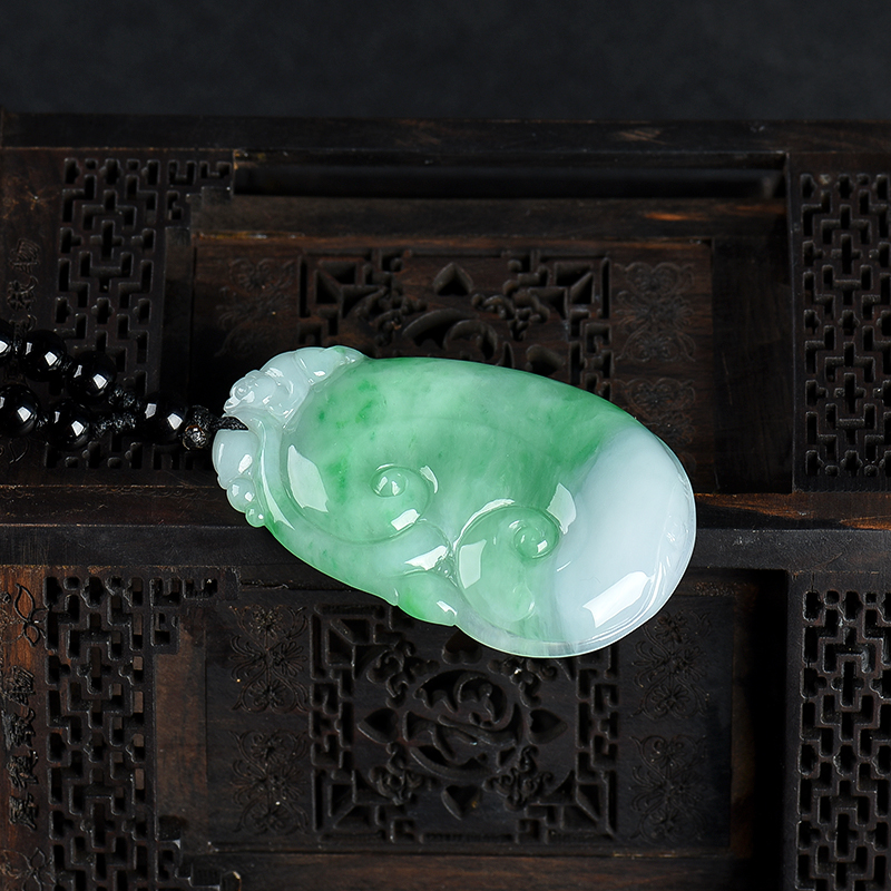 糯种飘翠翡翠吊坠-红掌柜