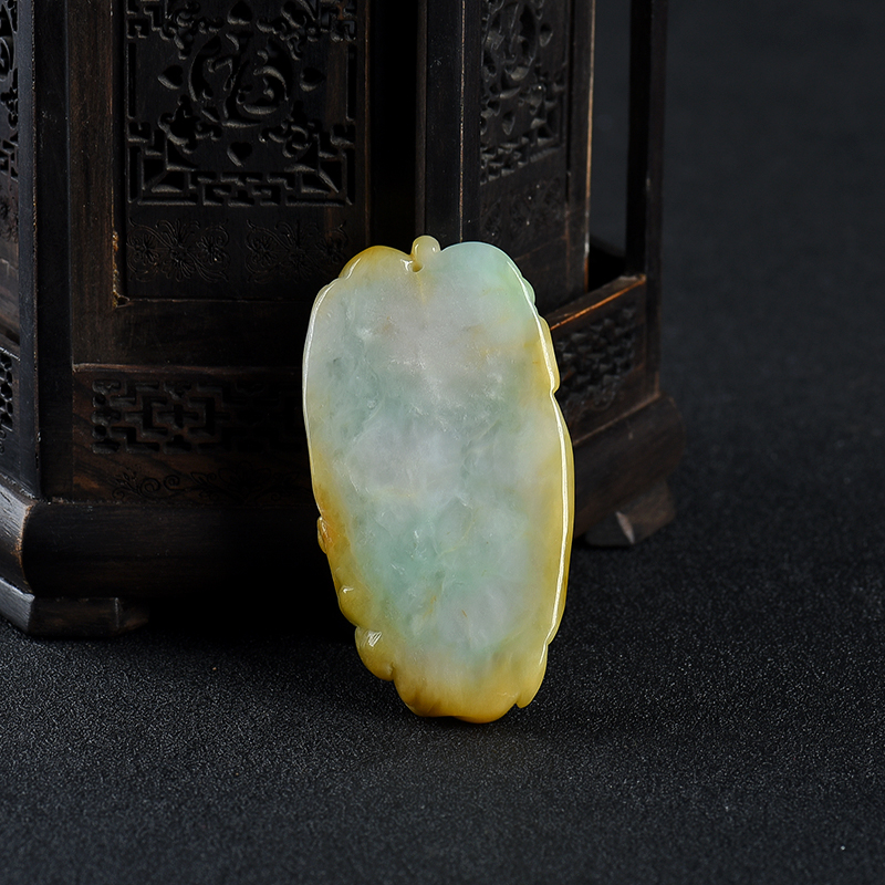 糯种俏色翡翠吊坠-红掌柜