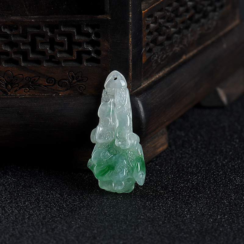 糯种飘翠翡翠吊坠-红掌柜