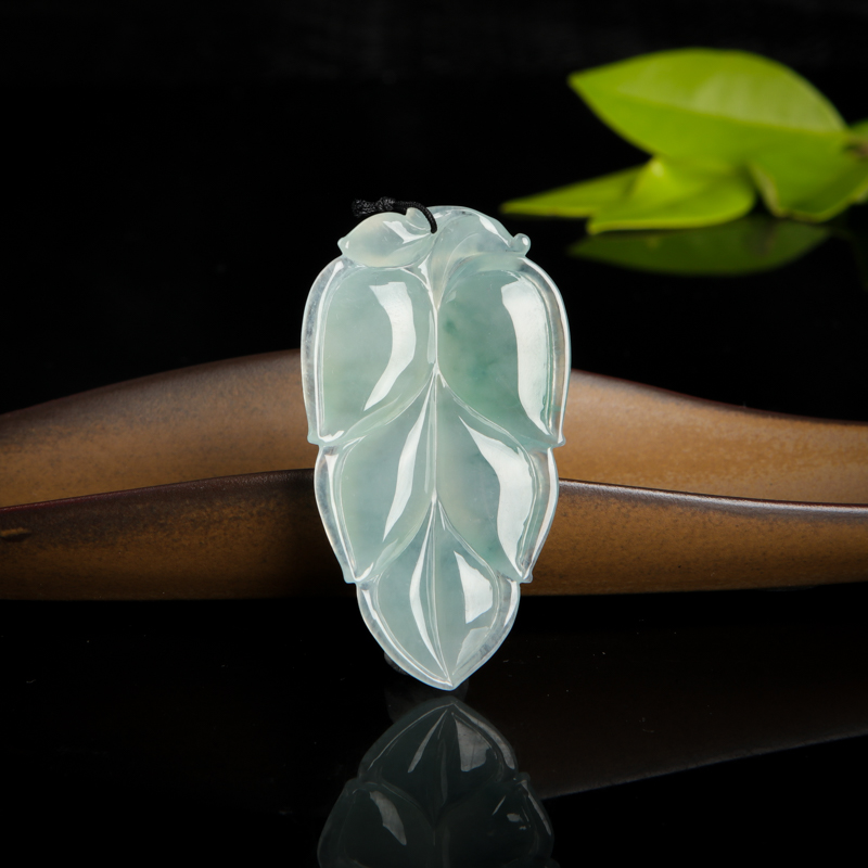 飘花翡翠金枝玉叶吊坠-红掌柜