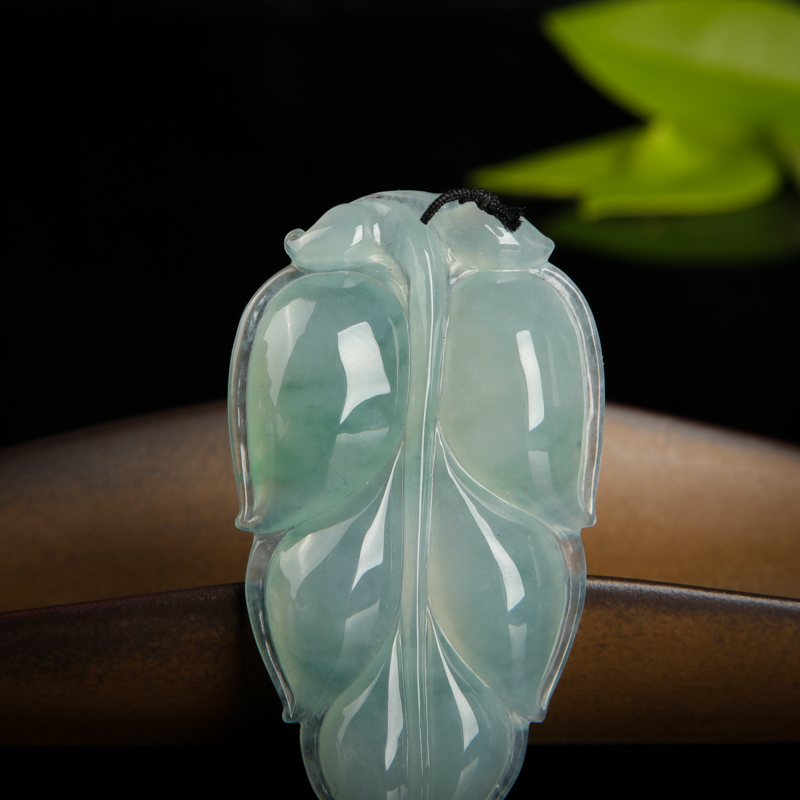 翡翠金枝玉叶吊坠-红掌柜