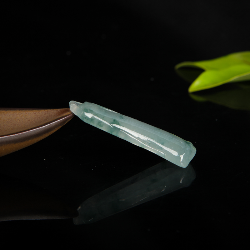 糯冰种翡翠吊坠-红掌柜