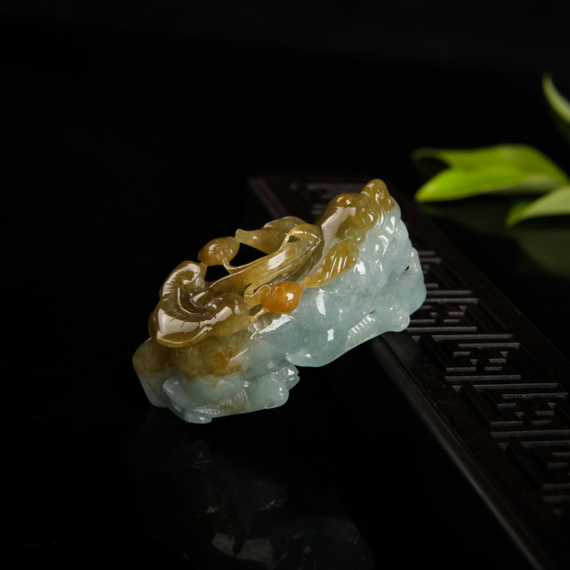 糯种翡翠貔貅吊坠-红掌柜