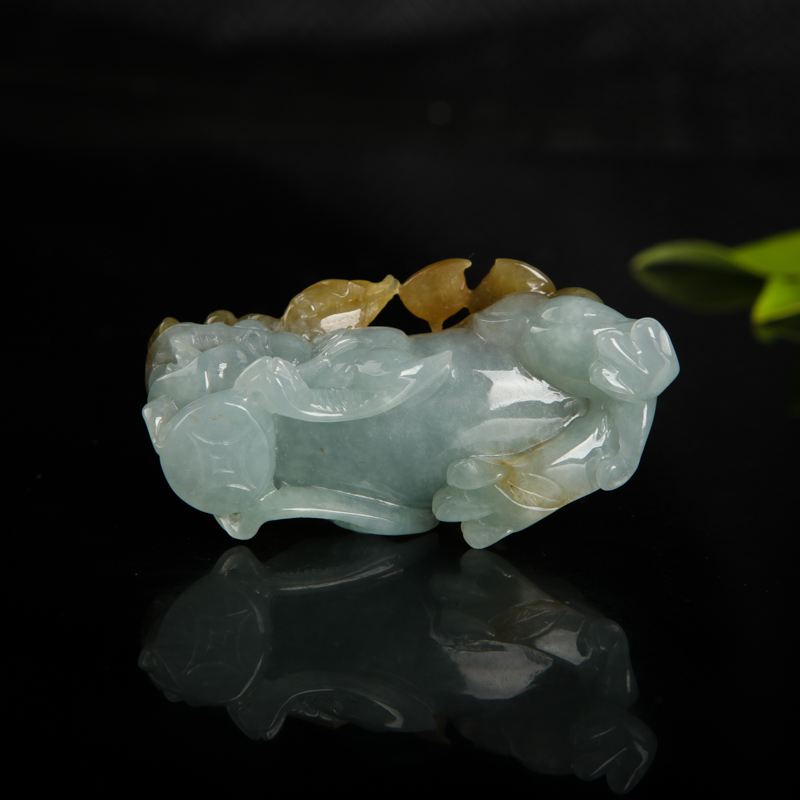 糯种俏色翡翠吊坠-红掌柜