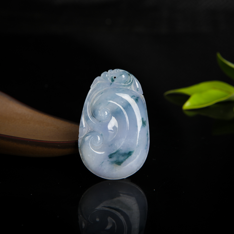 豆种飘花翡翠如意吊坠-红掌柜