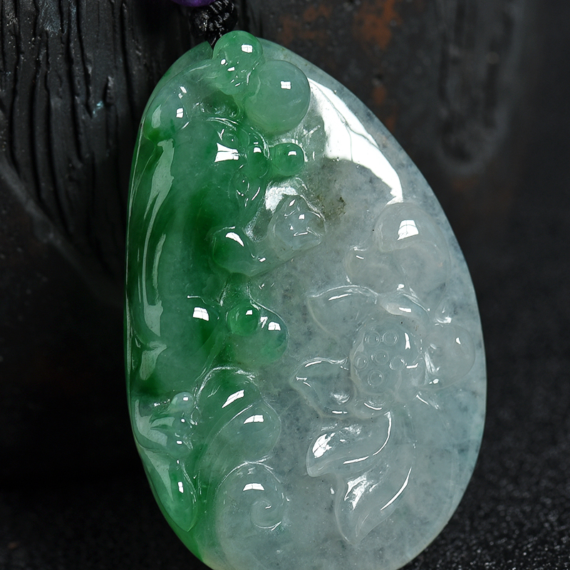 天然翡翠瑞兽吊坠-红掌柜