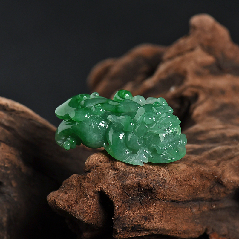 糯种翠绿翡翠貔貅吊坠-红掌柜