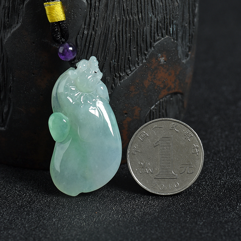 糯种翡翠瑞兽吊坠-红掌柜