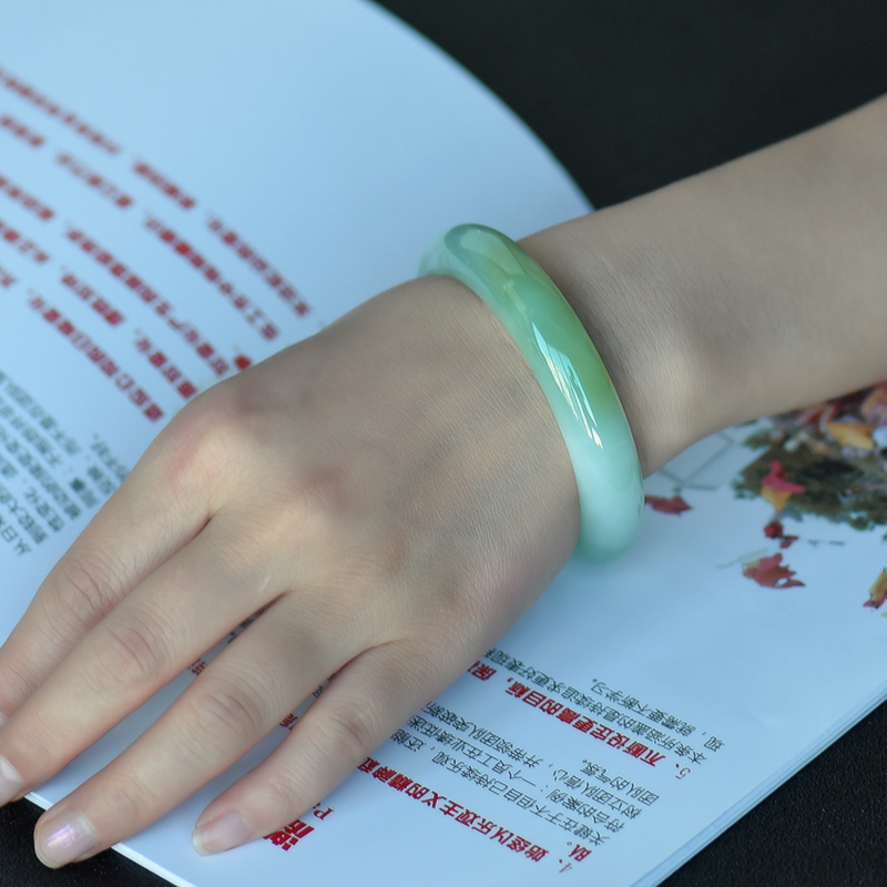 糯冰种翡翠手镯-红掌柜