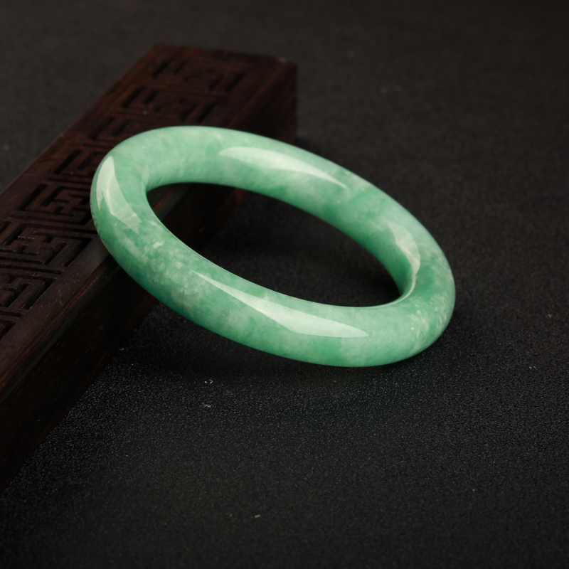 天然豆种翠绿翡翠圆镯-红掌柜