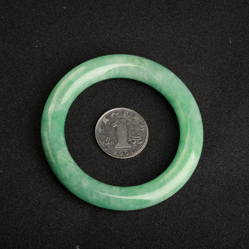 豆种翠绿翡翠圆镯-红掌柜