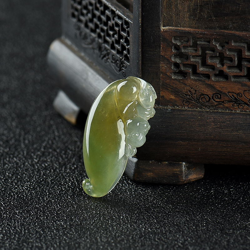 翡翠松鼠吊坠-红掌柜