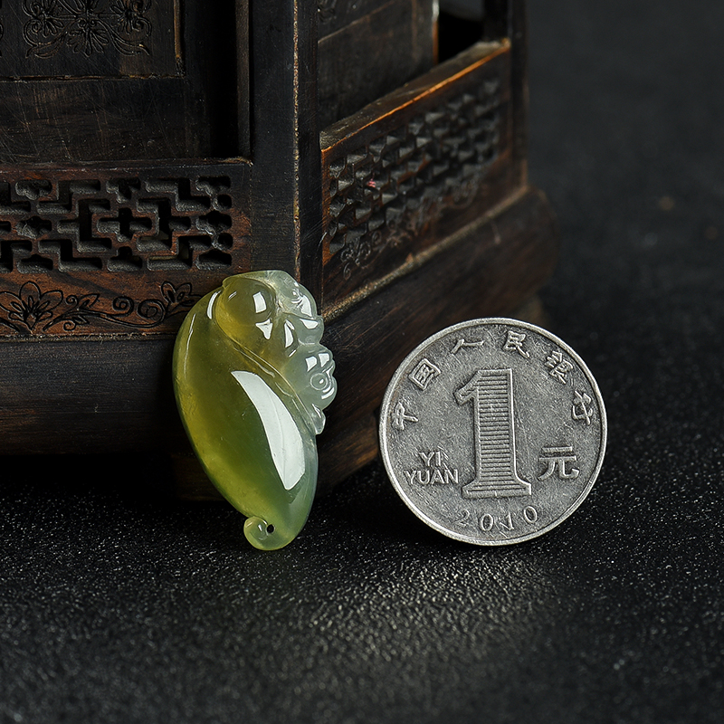 糯冰种俏色翡翠-红掌柜