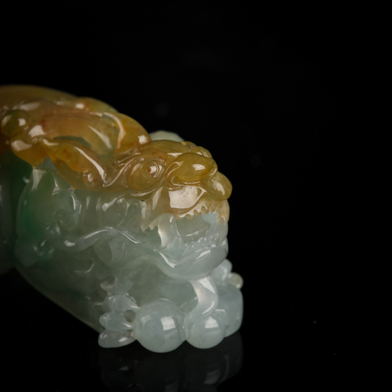 缅甸天然种俏色翡翠吊坠-红掌柜