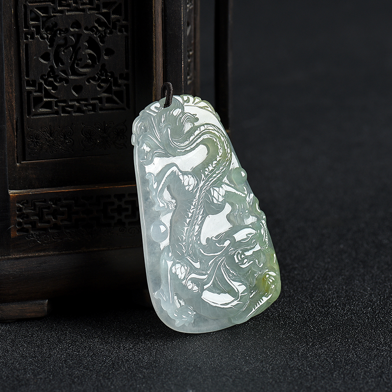 天然糯种俏色翡翠龙牌吊坠-红掌柜