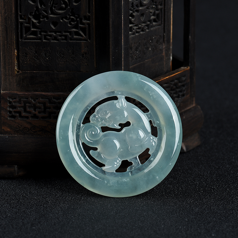 糯冰种淡晴水翡翠吊坠-红掌柜