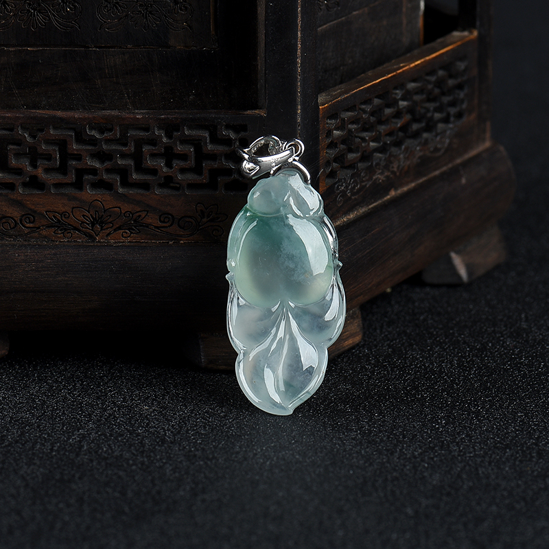 糯冰种飘花翡翠吊坠-红掌柜