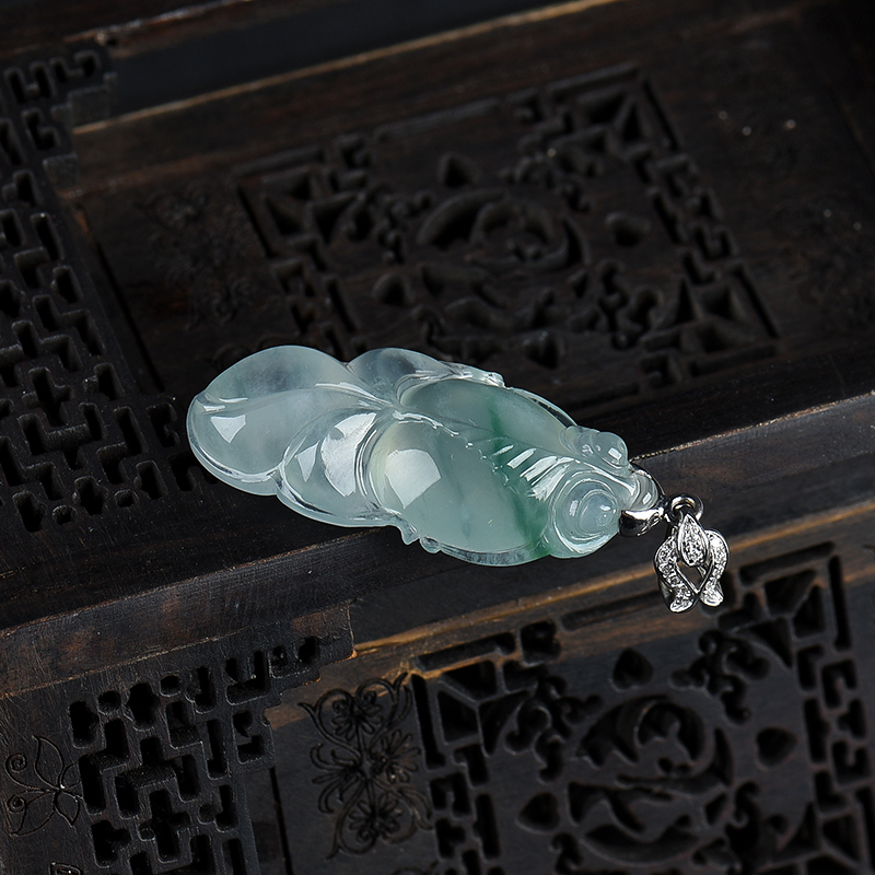 糯冰种飘花翡翠-红掌柜