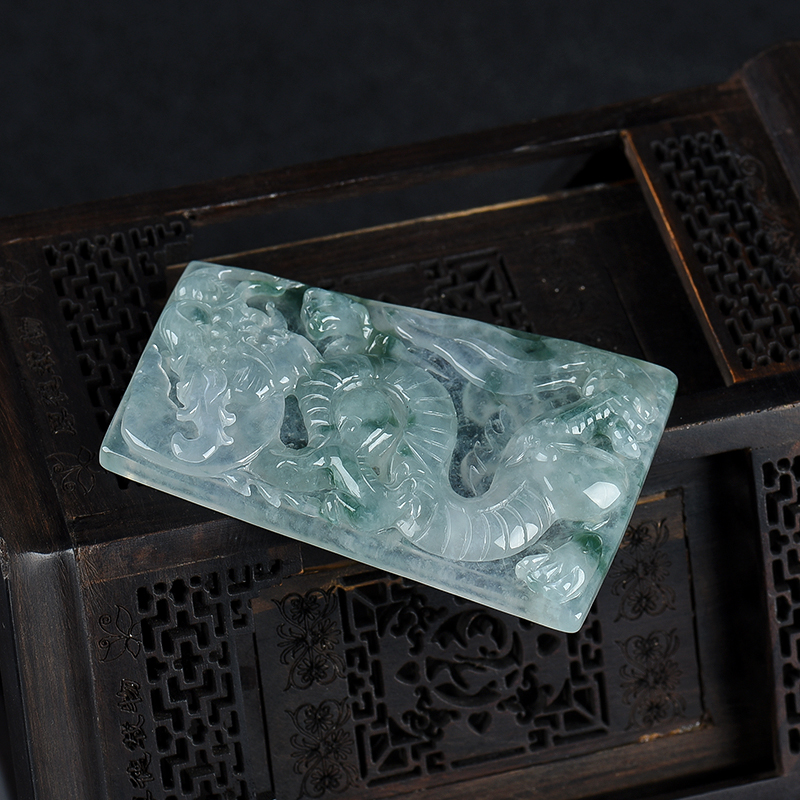 天然翡翠辰龙吊坠-红掌柜