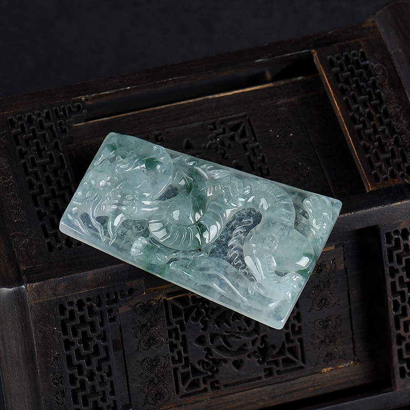 天然翡翠辰龙吊坠-红掌柜