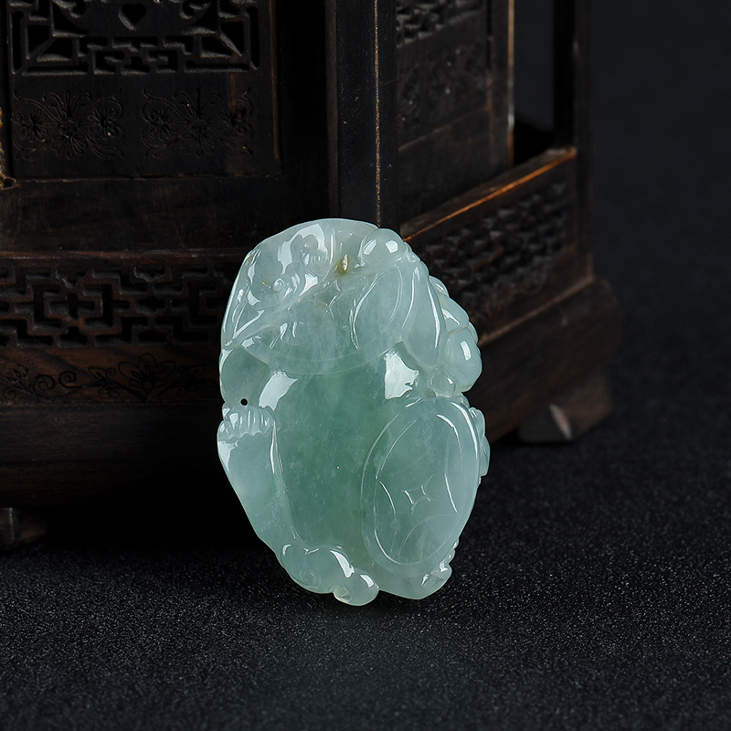 糯种浅绿翡翠吊坠-红掌柜