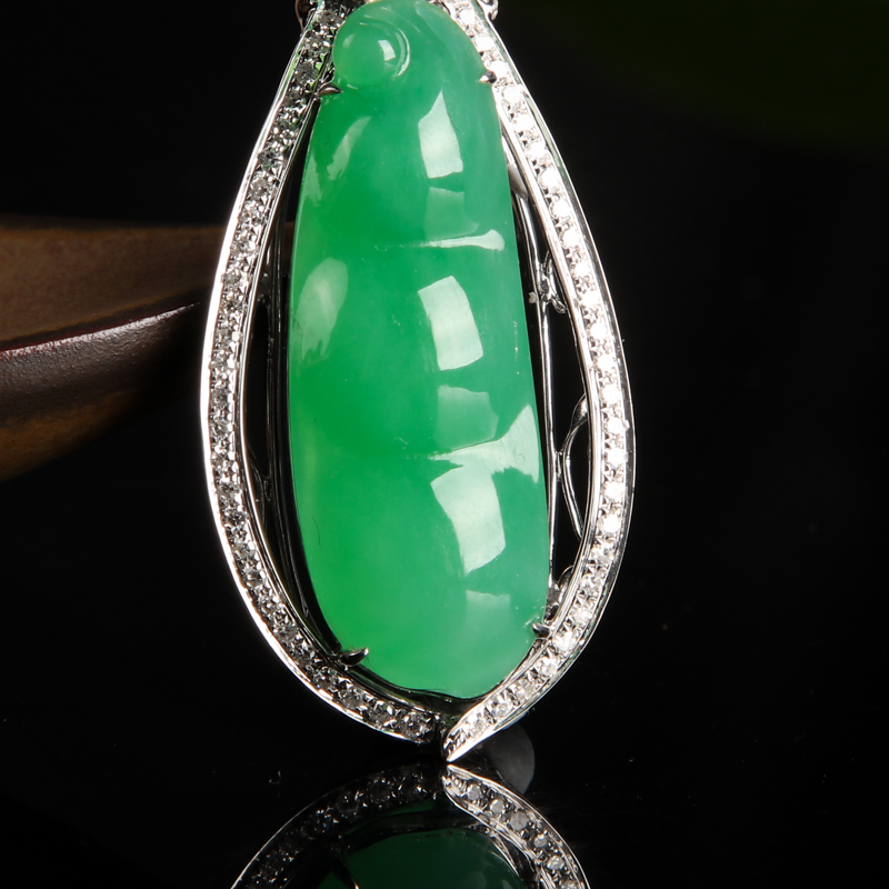 糯种阳绿翡翠吊坠-红掌柜