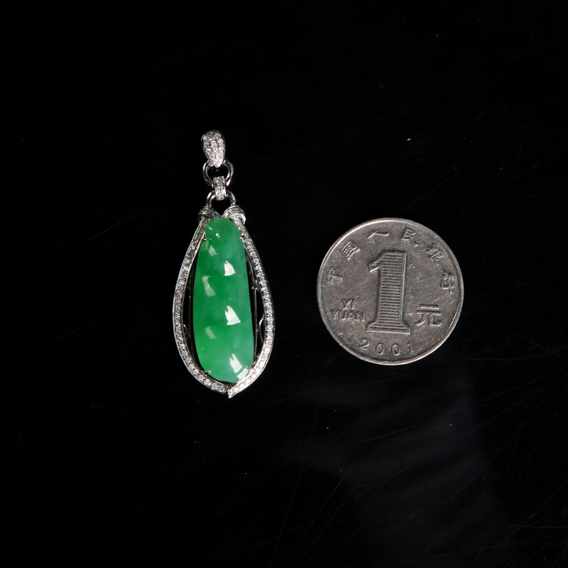 天然翡翠连中三元吊坠-红掌柜