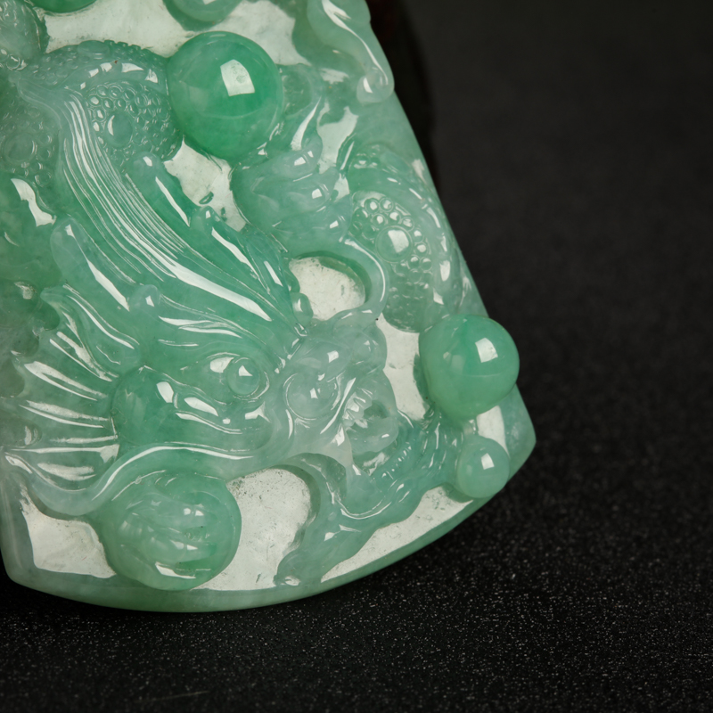 翡翠龙牌吊坠-红掌柜