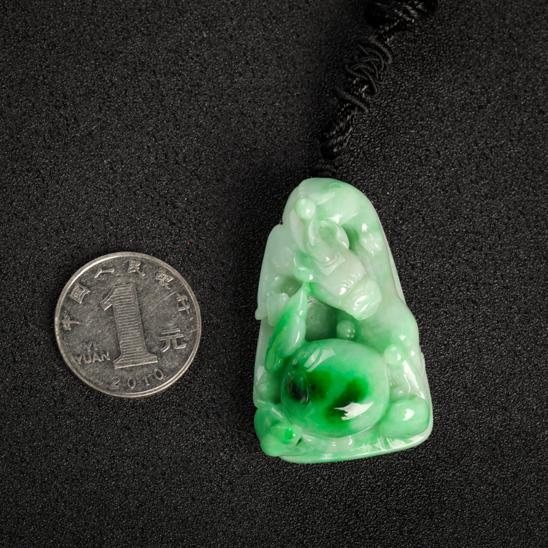 天然飘翠翡翠龙牌吊坠-红掌柜